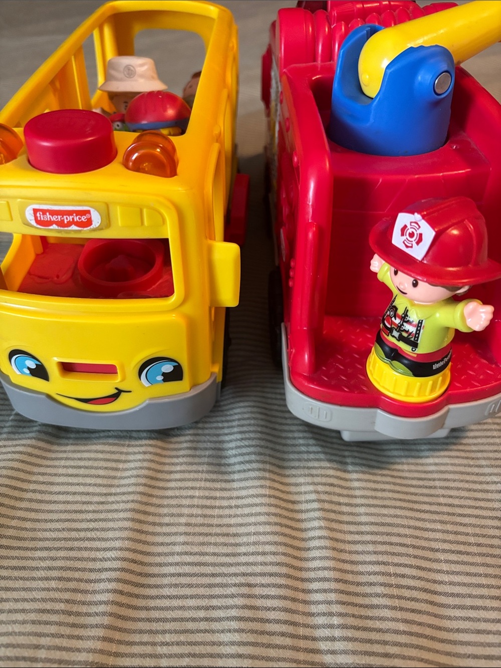 Little People School Bus and Fire Truck with 6 figures
